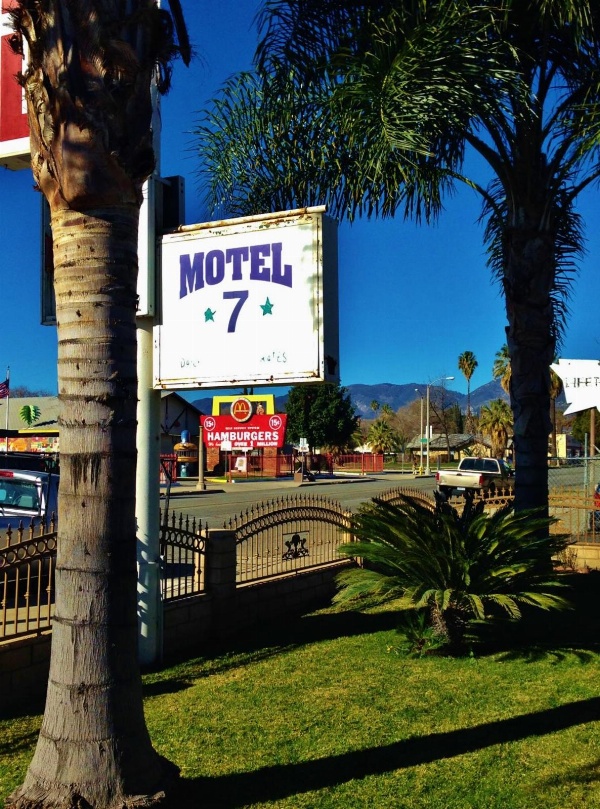 Downtown Motel 7 image 1